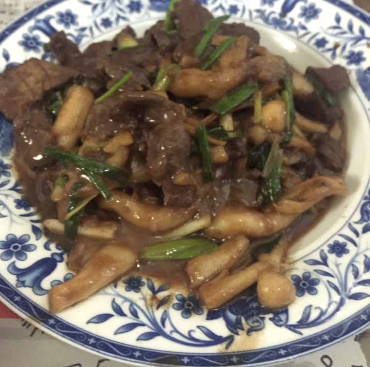 牛肉丝炒茶树菇