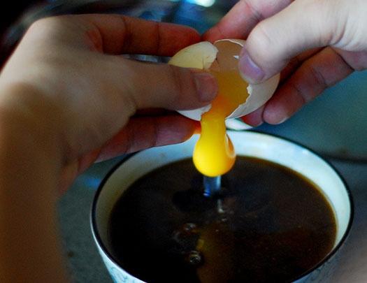 月子餐：古法姜糖鸡蛋汤，营养高蛋白的做法 步骤2