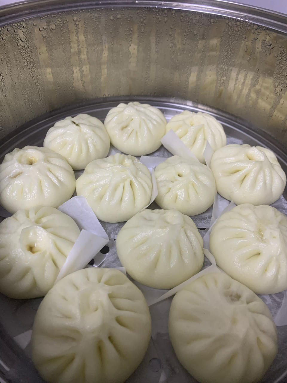 松软多汁的肉包子