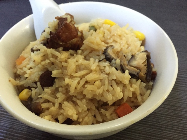 喷香排骨焖饭（爆好吃）