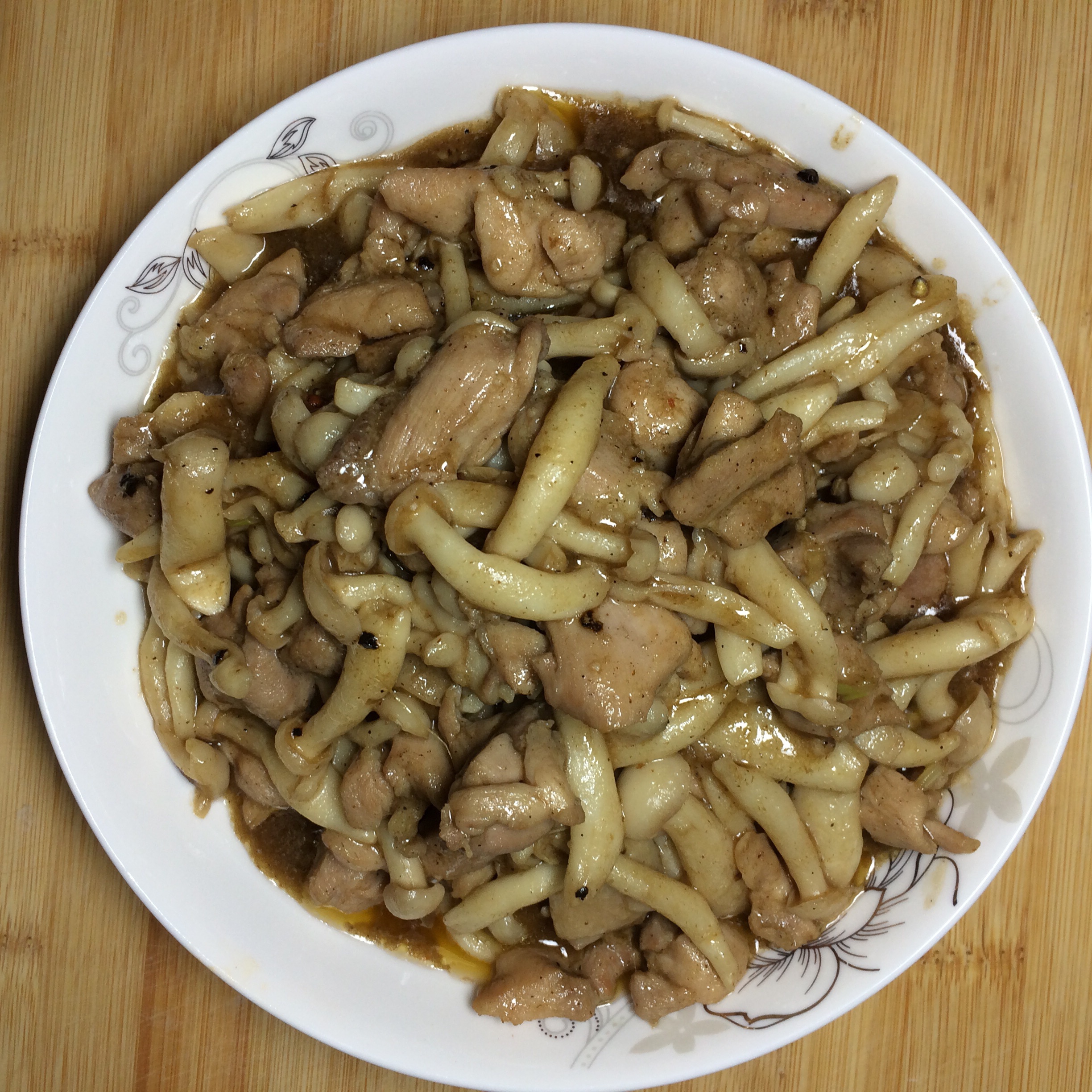 沙茶白玉菇烩鸡丁