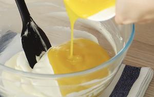无需烤箱#简单易做的低糖芒果酸奶慕斯蛋糕～一起吃来大块芒果吧～的做法 步骤8