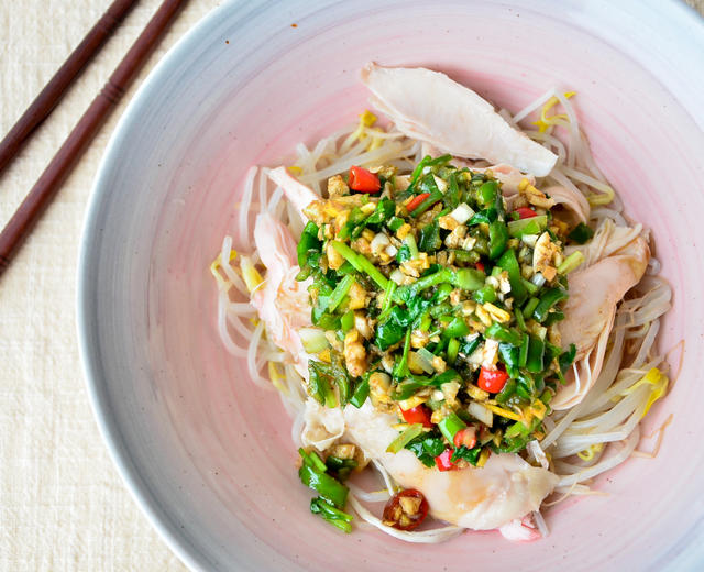 手撕酸辣椒麻鸡腿的做法