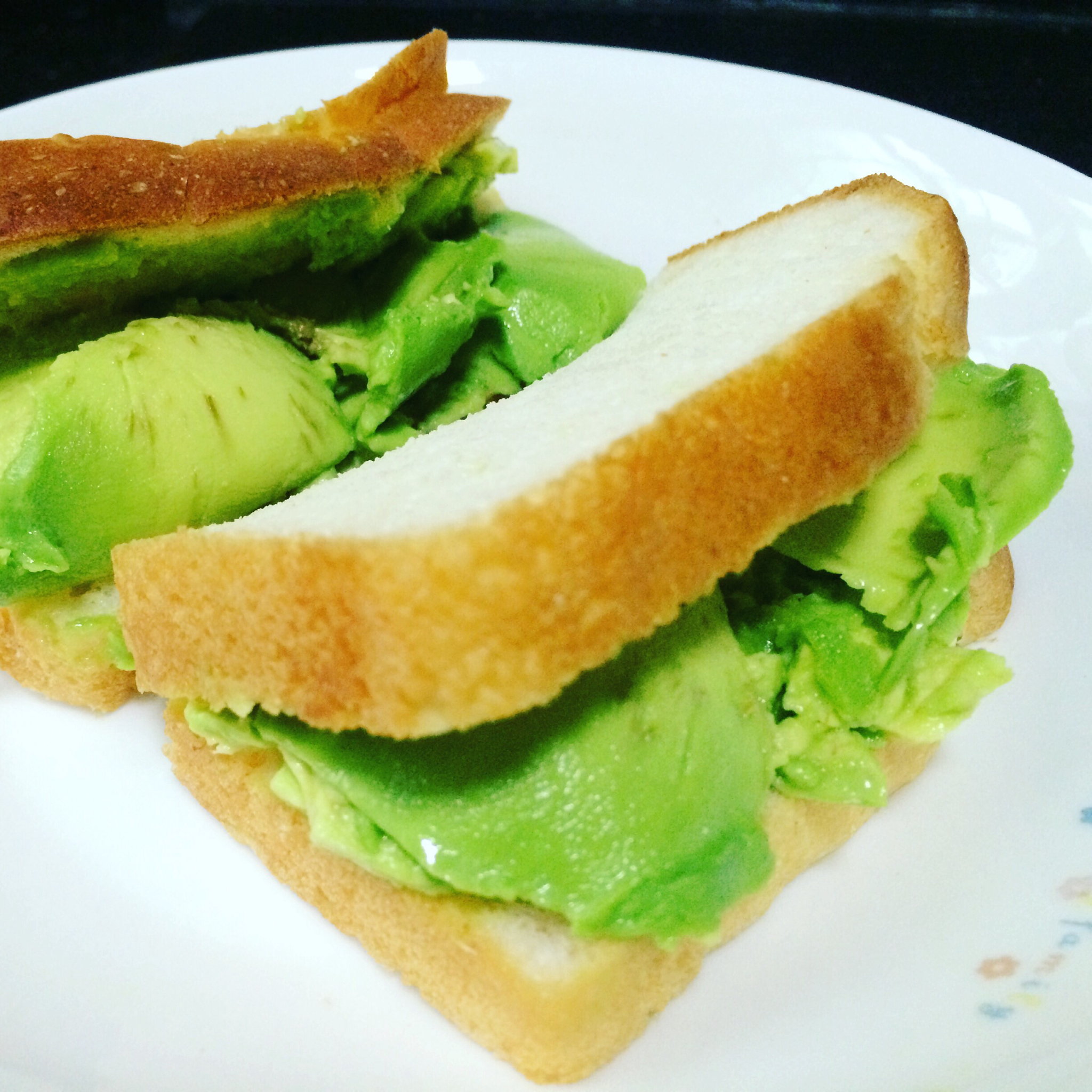 巨好吃的牛油果土司