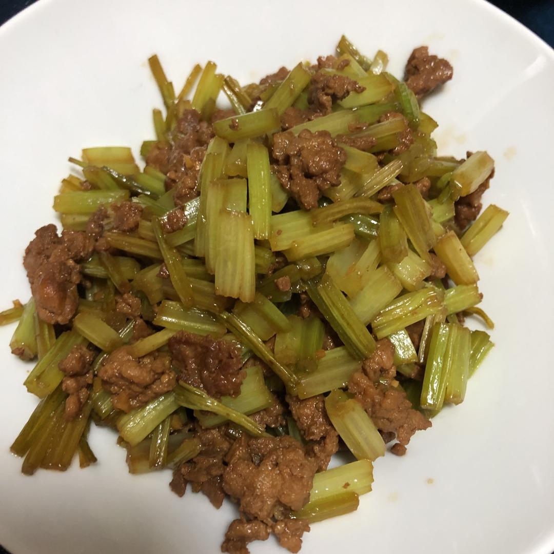 肉末炒香芹