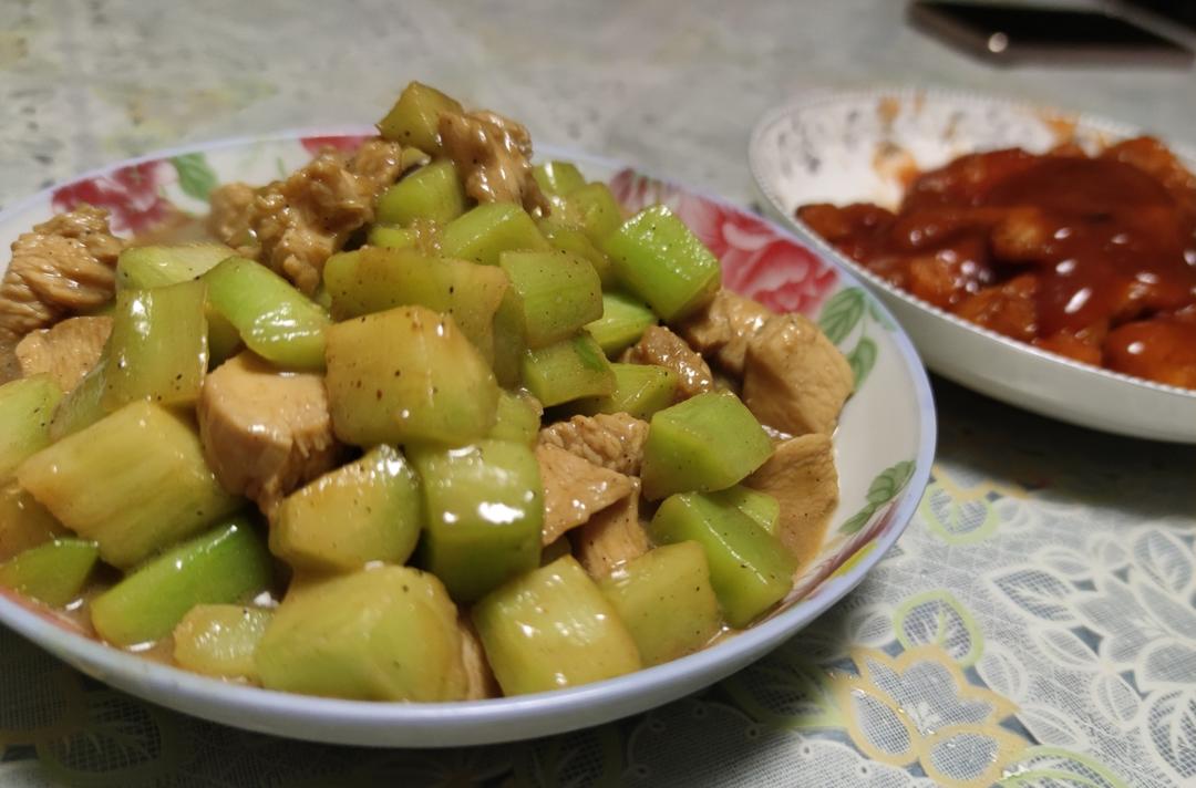 连吃三天都不腻的减脂餐~黄瓜炒鸡胸肉