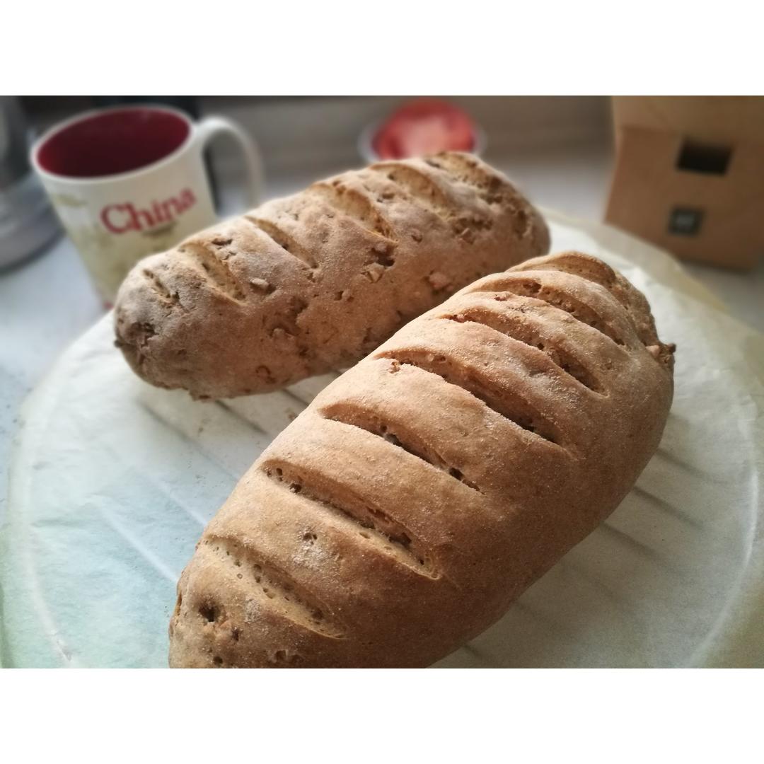 核桃黑麦面包