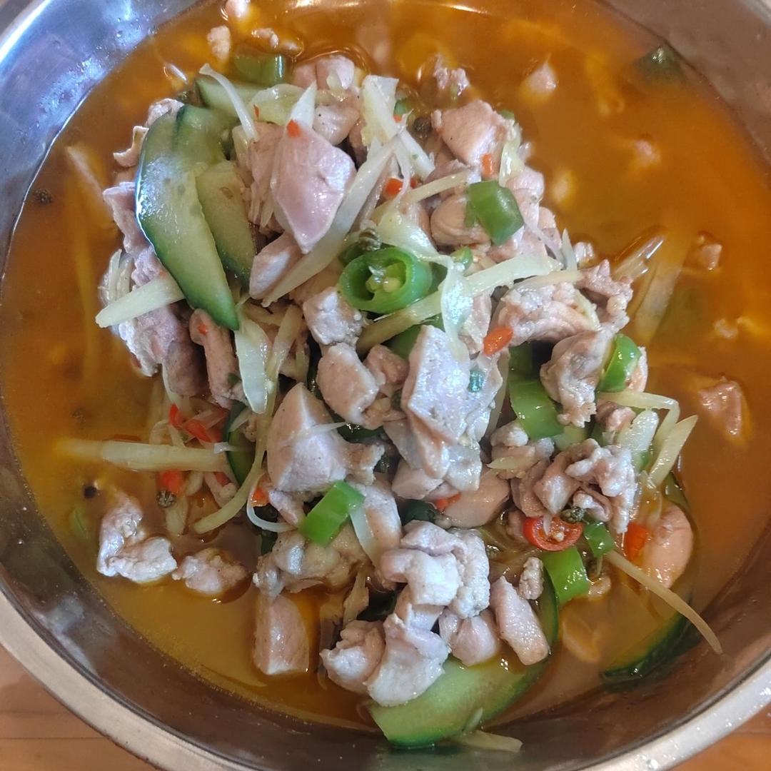 厨师长教你：自贡名菜“鲜锅兔”的家常做法，味道很赞先收藏起来
