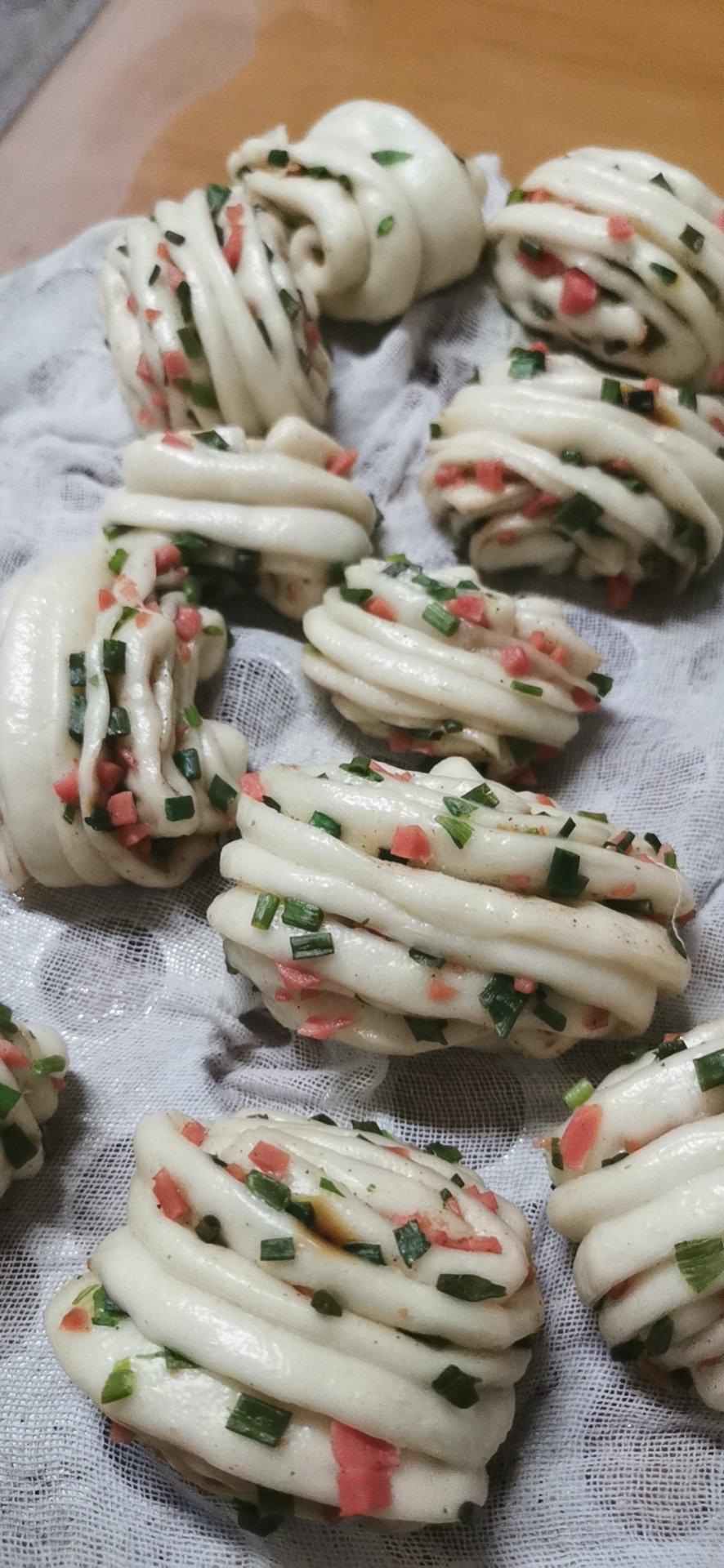 最好吃的火腿葱香花卷—附让葱不变黄的小窍门