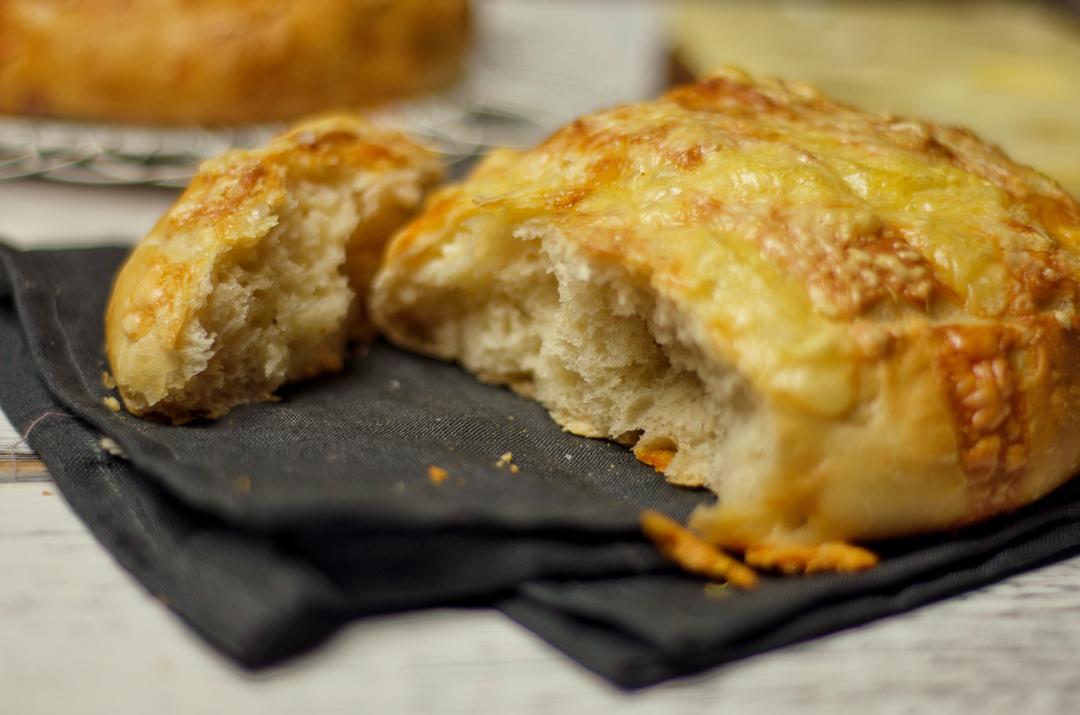 埃曼塔大孔奶酪面包的做法