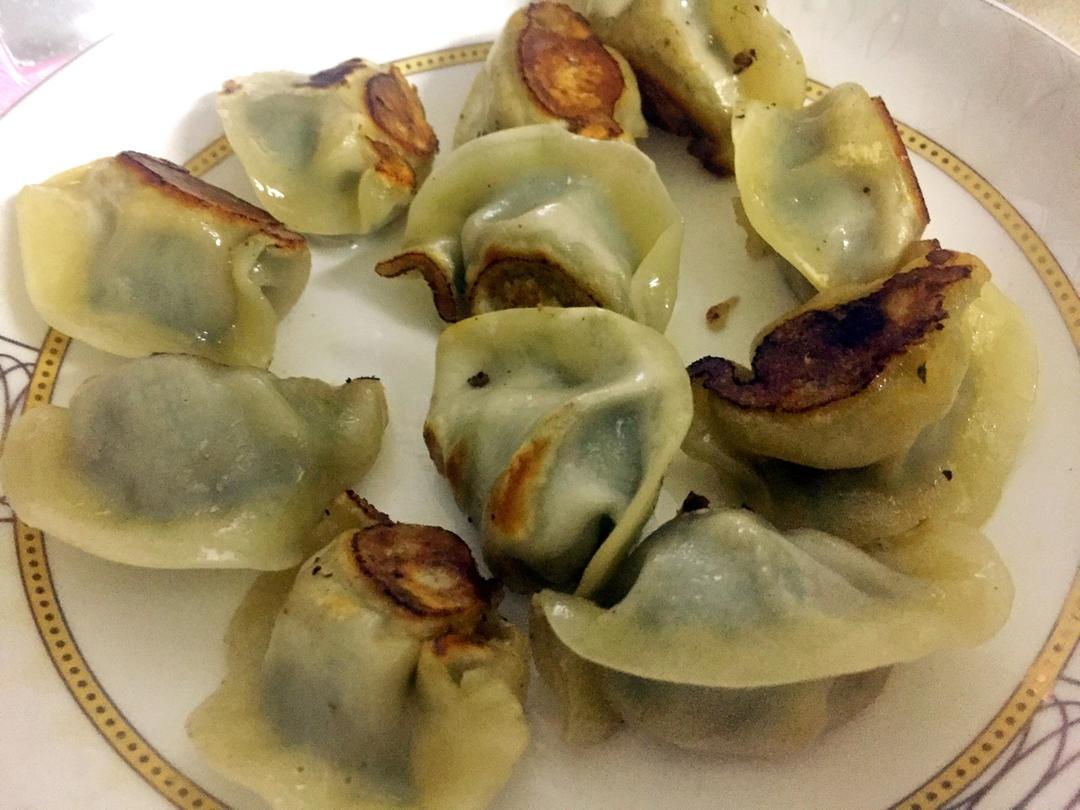 速冻水饺吃腻了吗~变锅贴吧(๑´ڡ`๑)