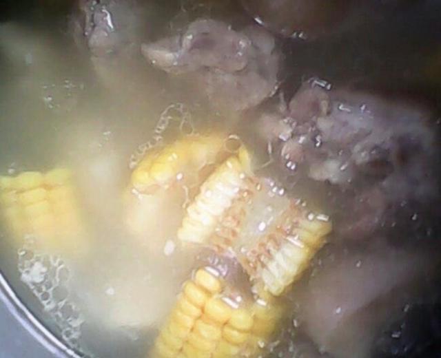 玉米猪蹄汤的做法