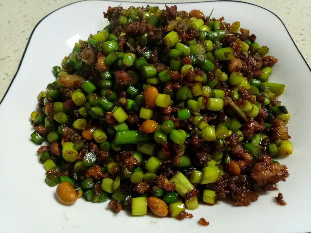 炒苍蝇头（蒜薹炒肉沫）