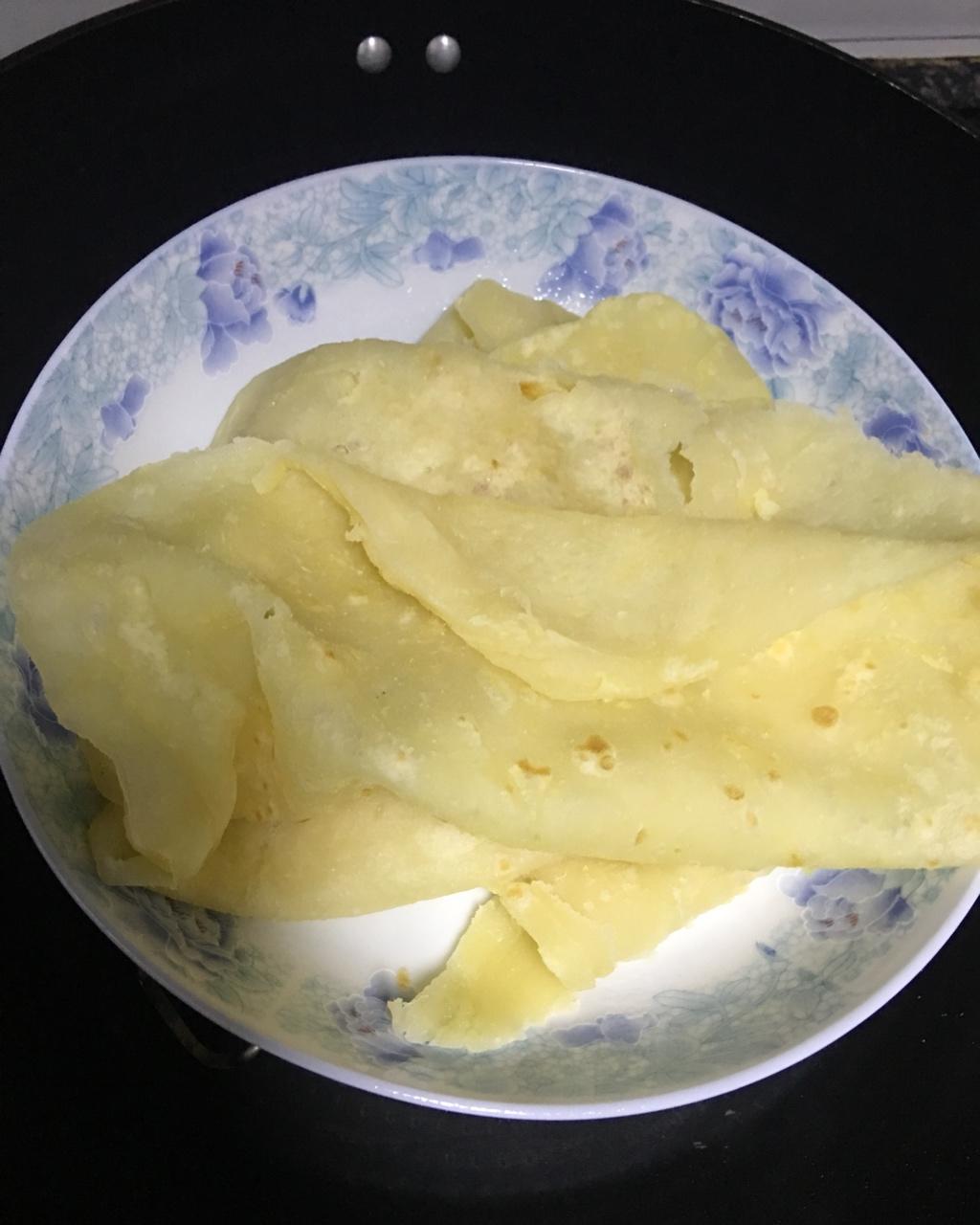 烙春饼(用视频告诉你，这饼有多软)