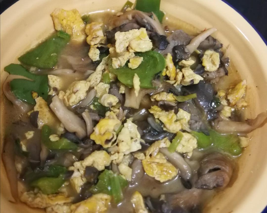 平菇青椒炒鸡蛋 好吃又营养的超快手家常菜