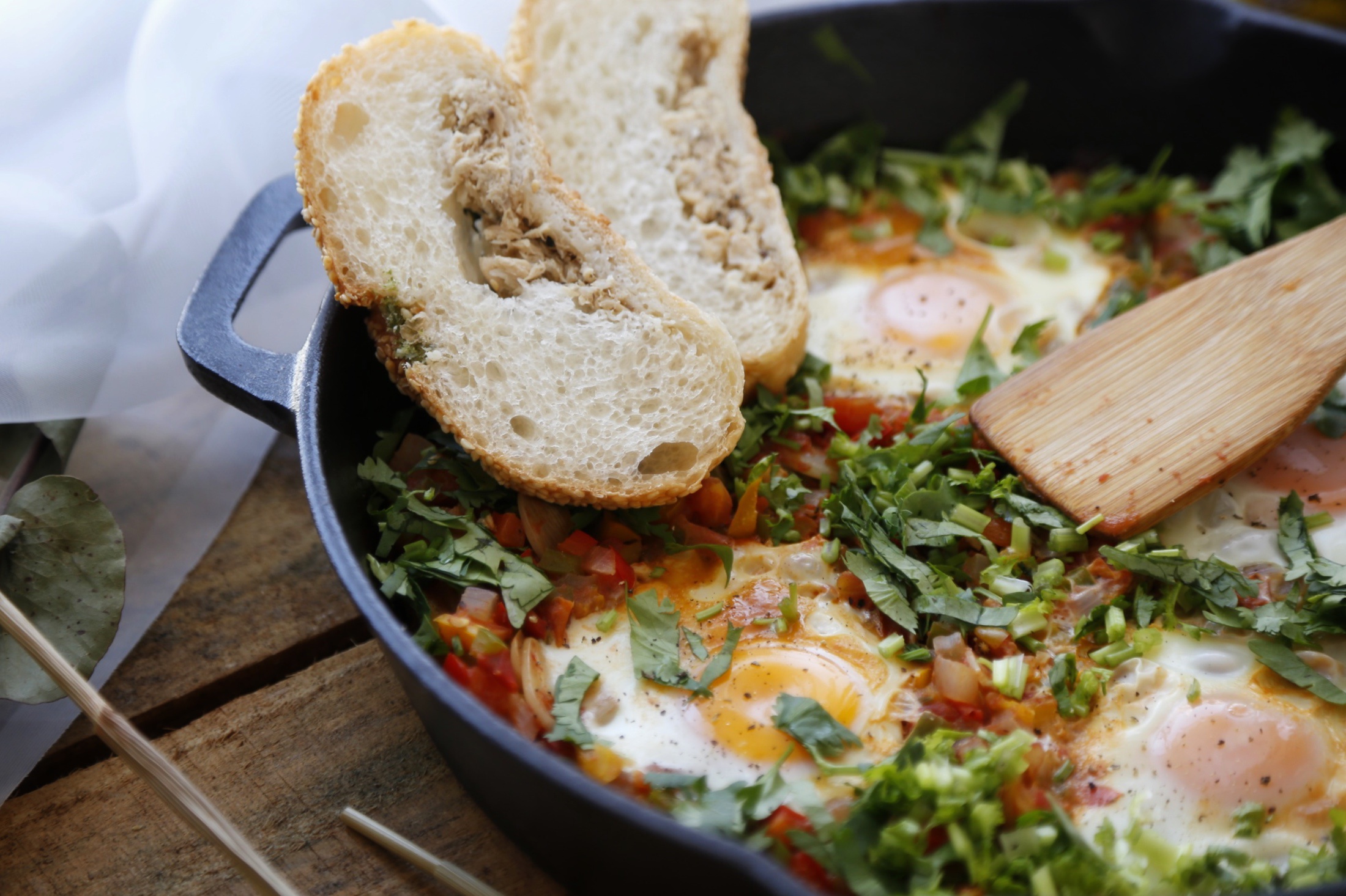 【原麦早餐】鲔鱼欧包：配鼎鼎大名的北非蛋的做法