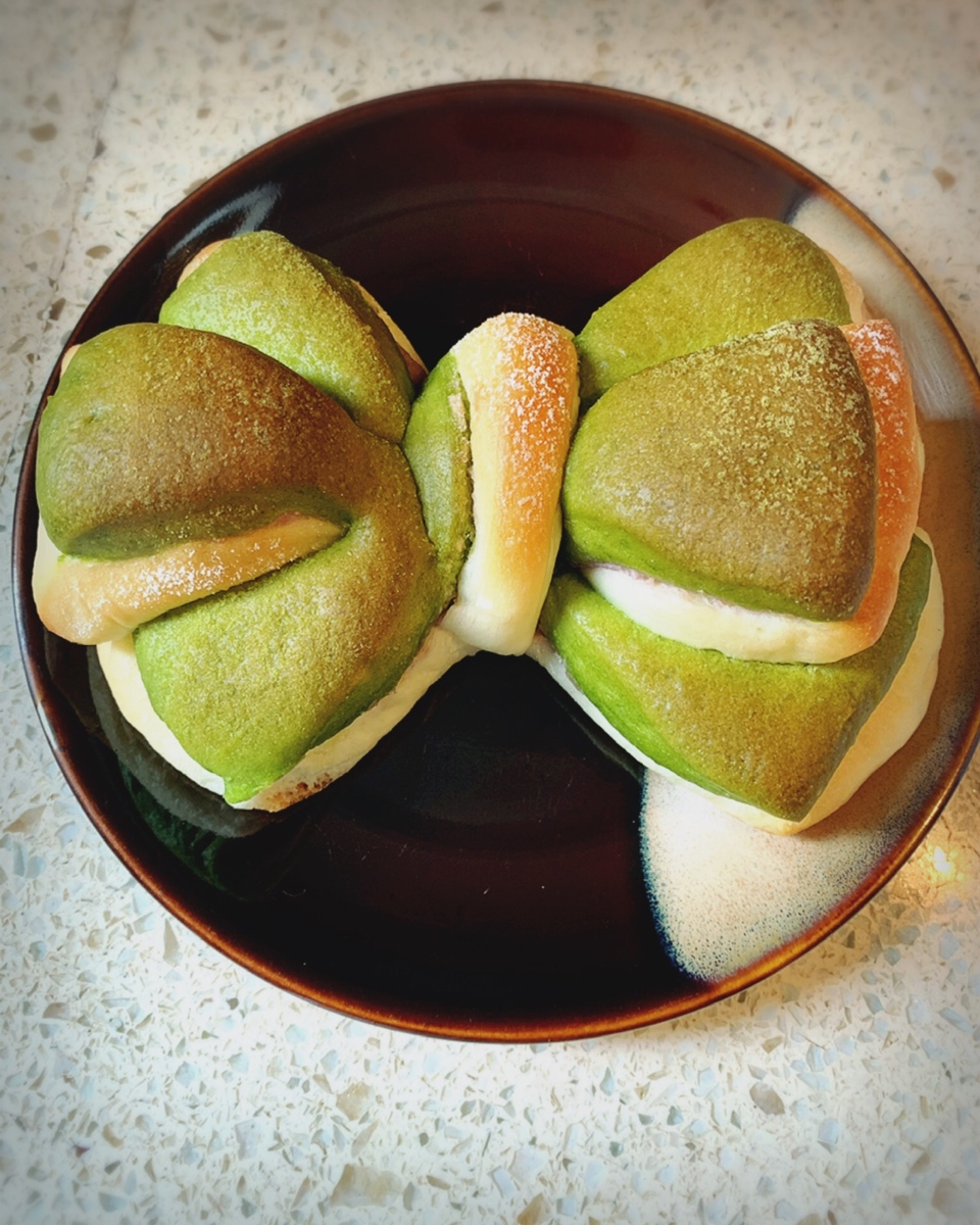 双色蝴蝶结面包（菠菜不输抹茶，一次发酵，总共只需10分钟）B75