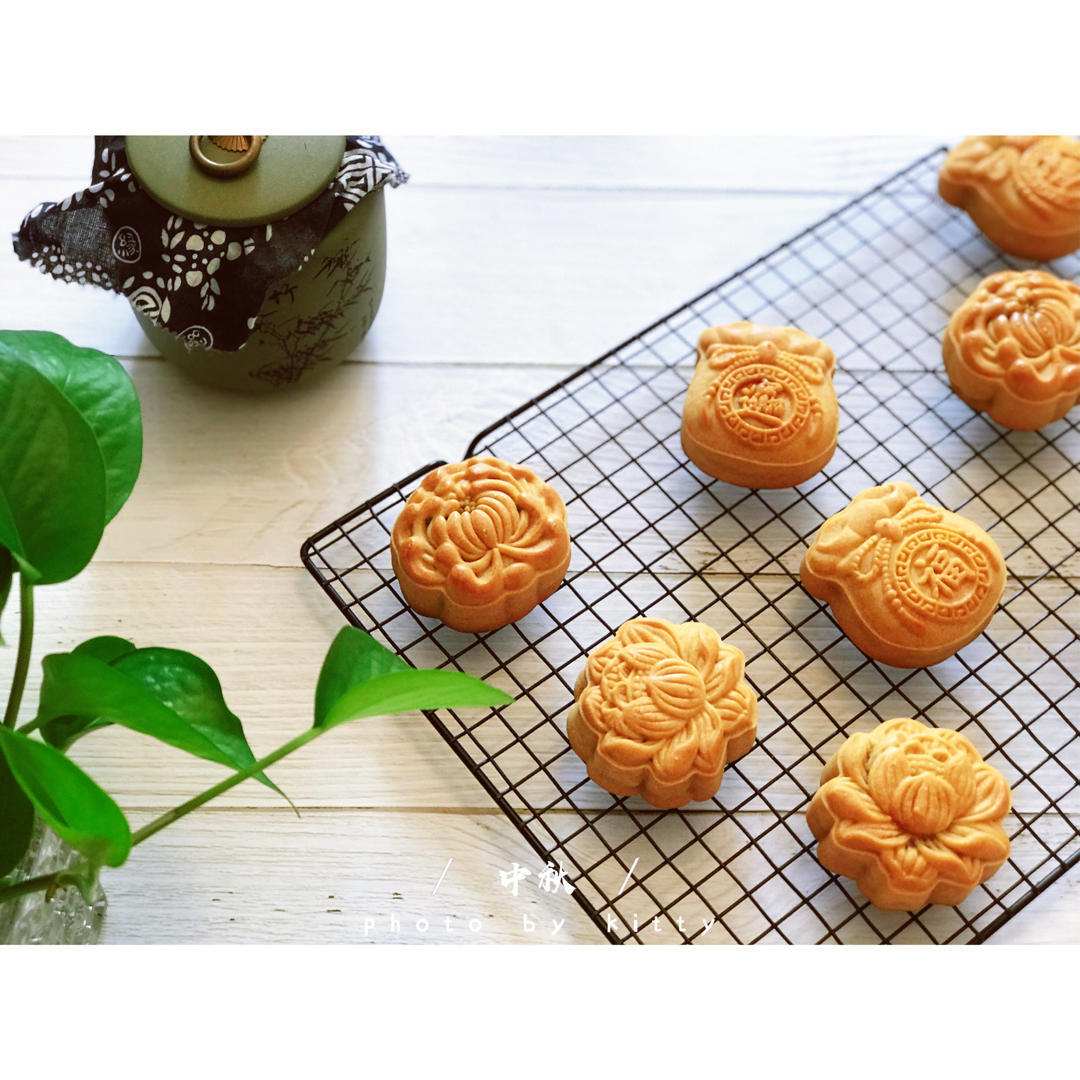 广式月饼—蛋黄芝麻月饼