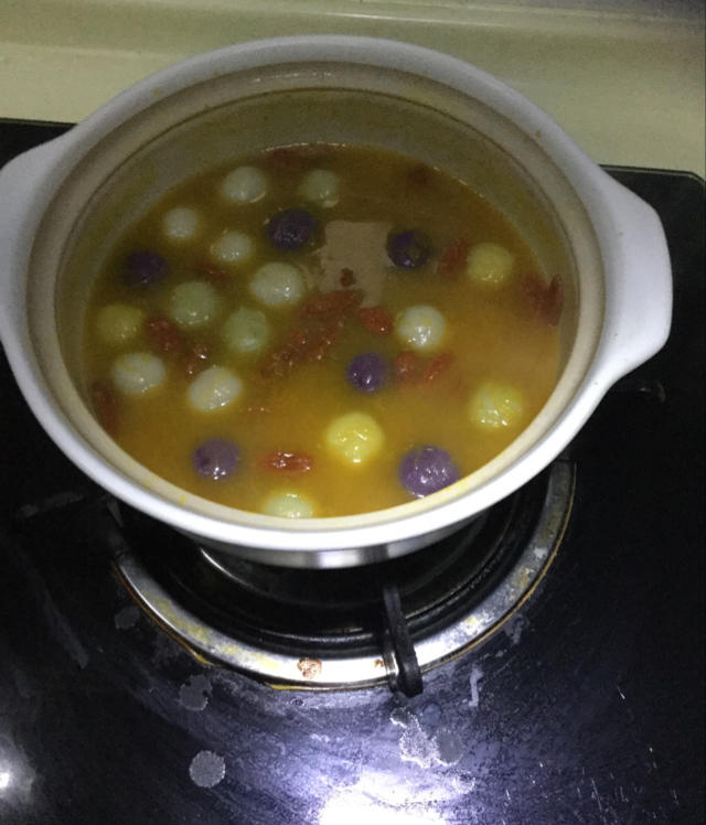 花生黑芝麻汤圆