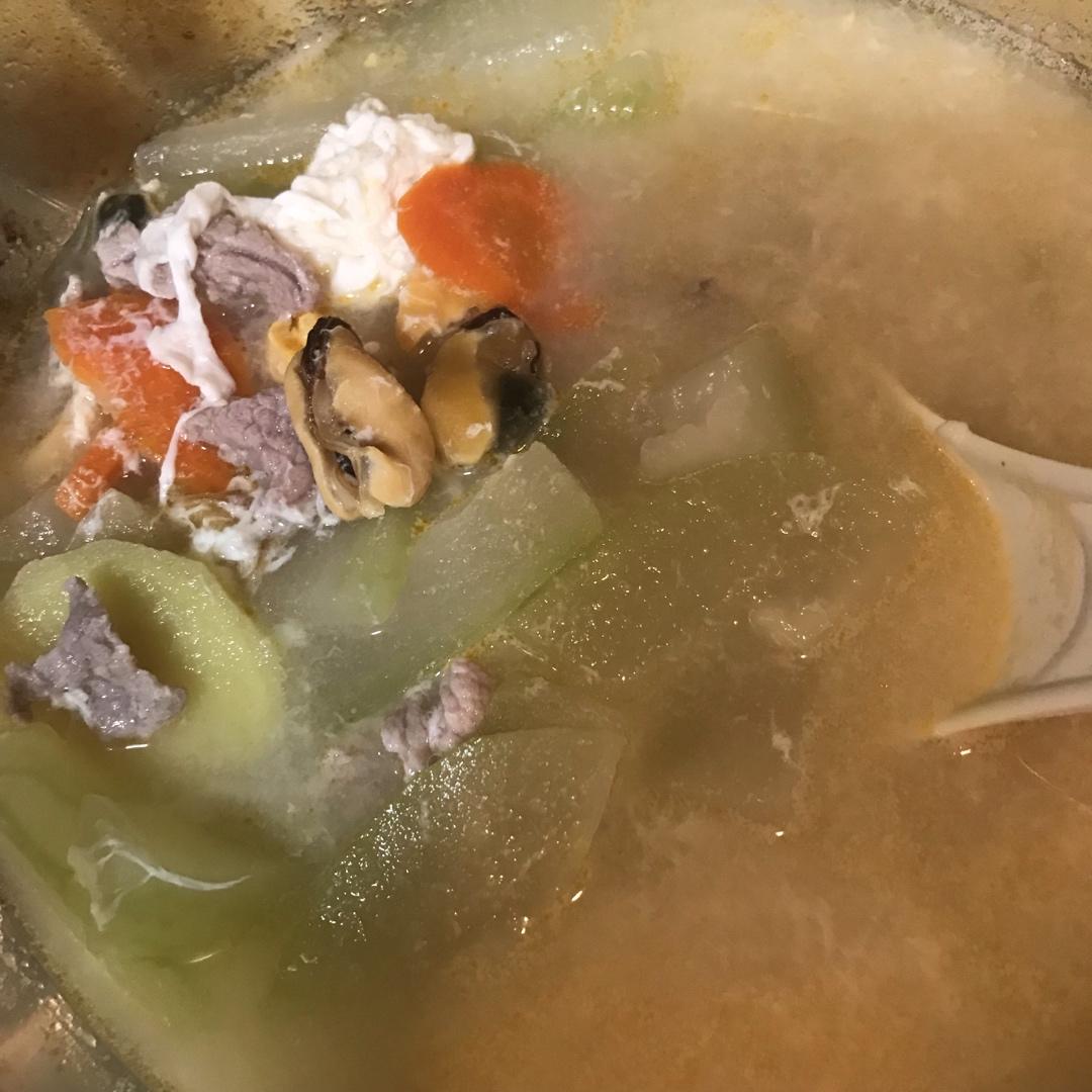 干贝淡菜咸蛋节瓜汤