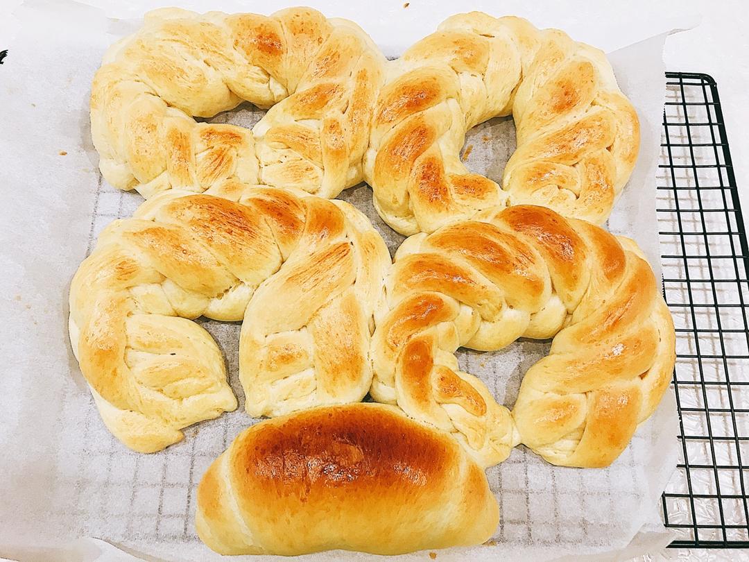 五股辫子金牛角面包