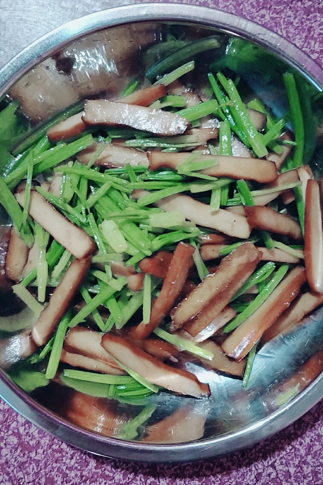 素菜：芹菜炒豆腐干
