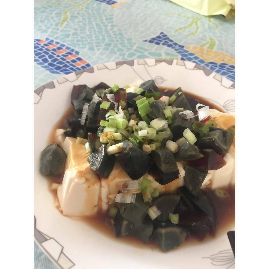 凉拌皮蛋豆腐