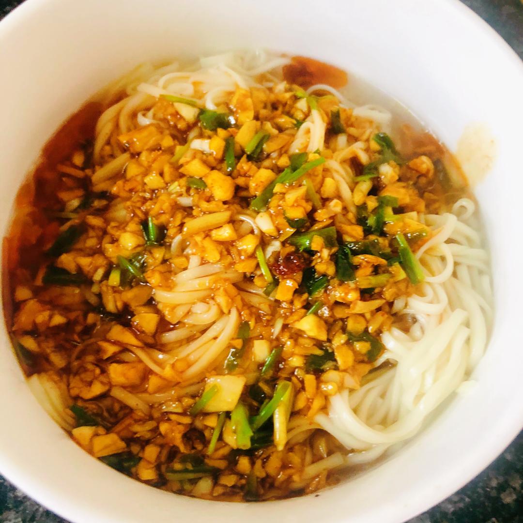 酸辣爽口的拌面