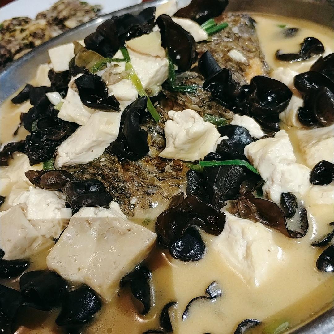 鱼炖豆腐
