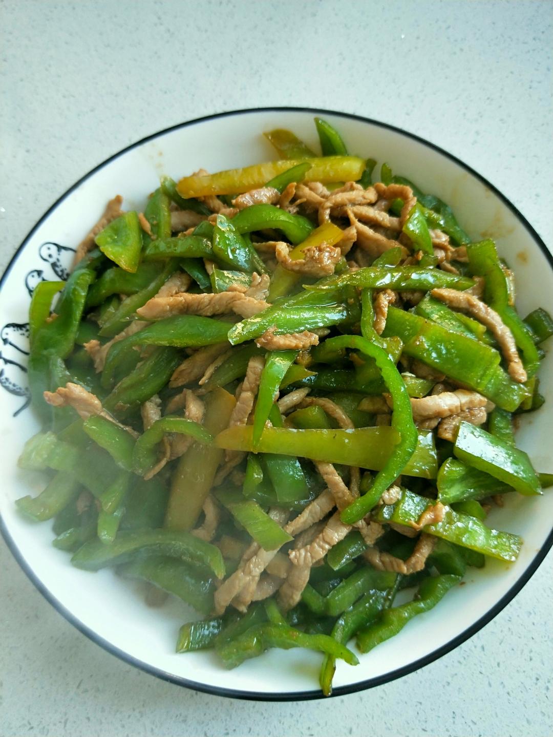 青椒肉丝，这样炒太好吃了。