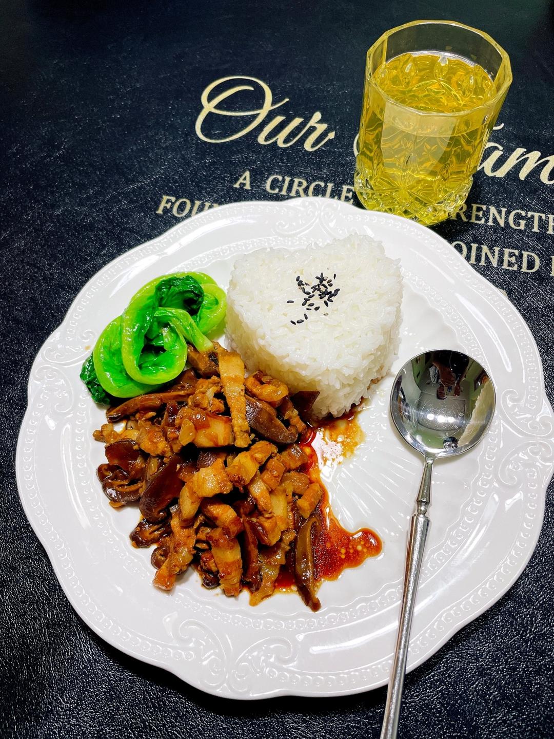 好吃到舔盘子的卤肉饭