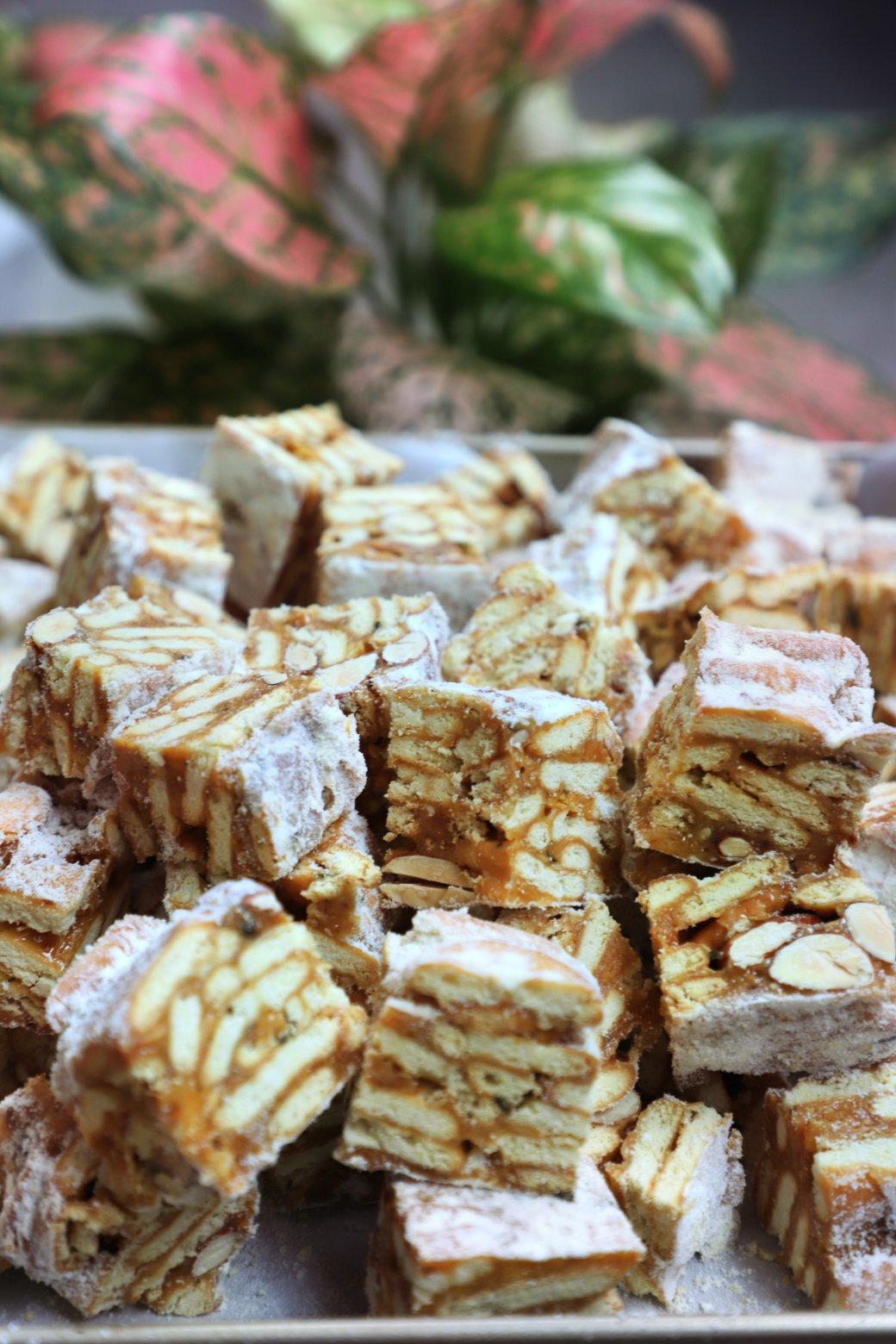 咸蛋黄肉松雪花酥