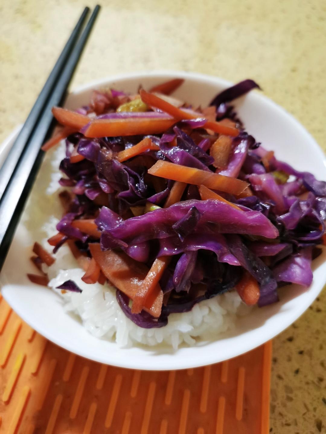 胡萝卜炒紫甘蓝