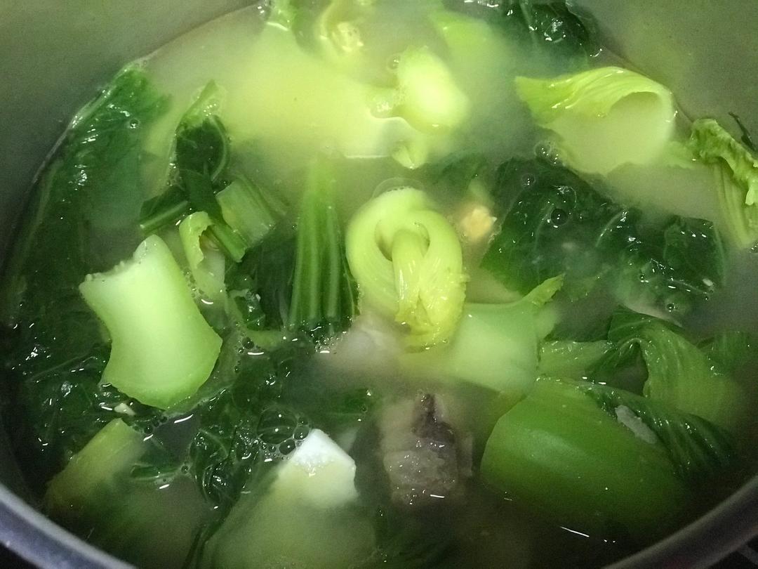 美味咸蛋排骨芥菜汤