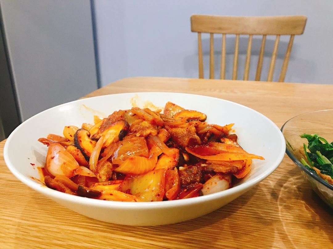 韩式辣白菜炒五花肉