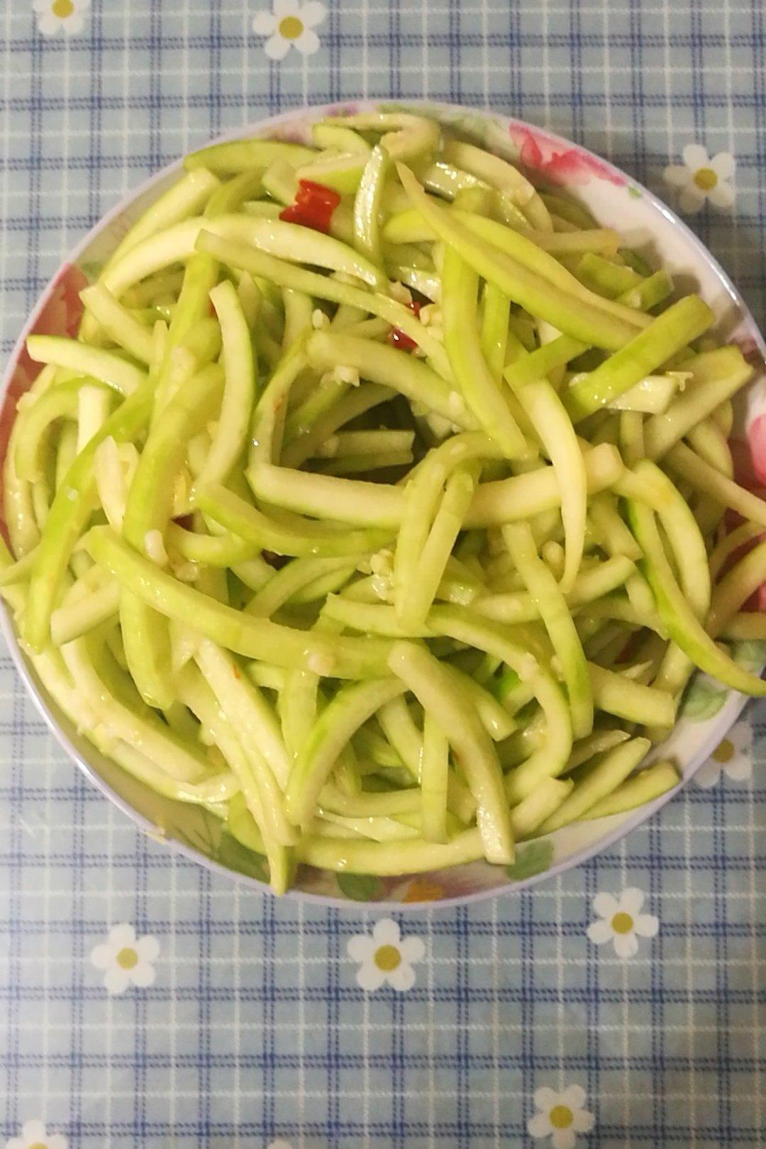 放心去飞hlj做的凉拌西瓜皮