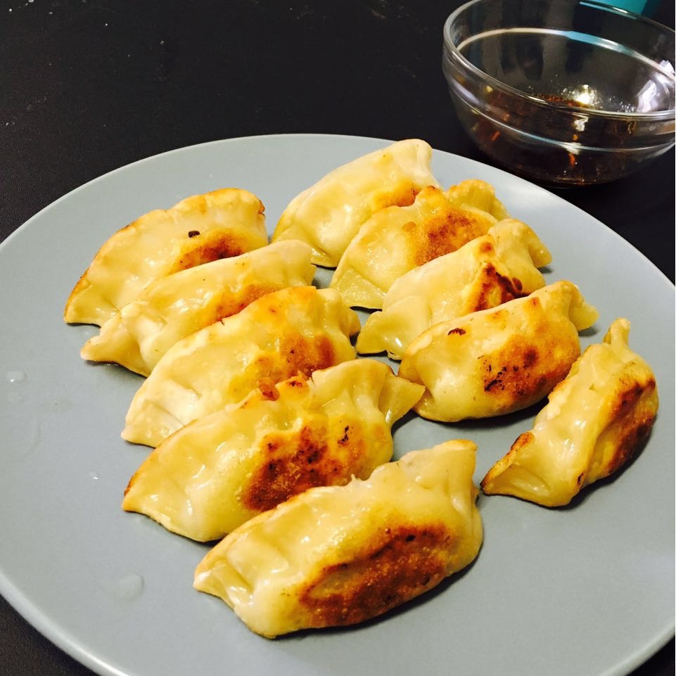 速冻水饺吃腻了吗~变锅贴吧(๑´ڡ`๑)
