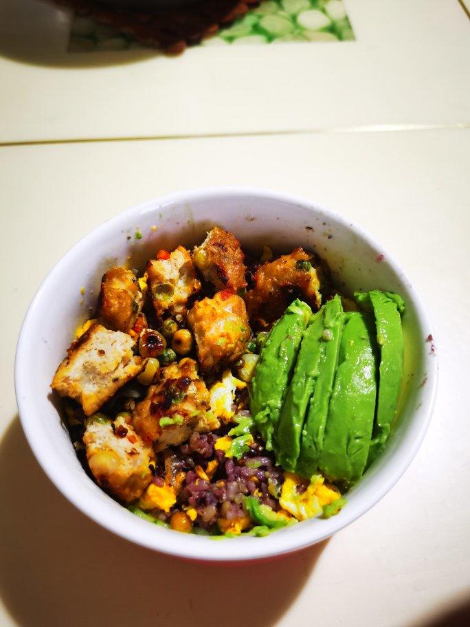 【昨日的美食】三文鱼鸡蛋青瓜散寿司（夏日轻食）