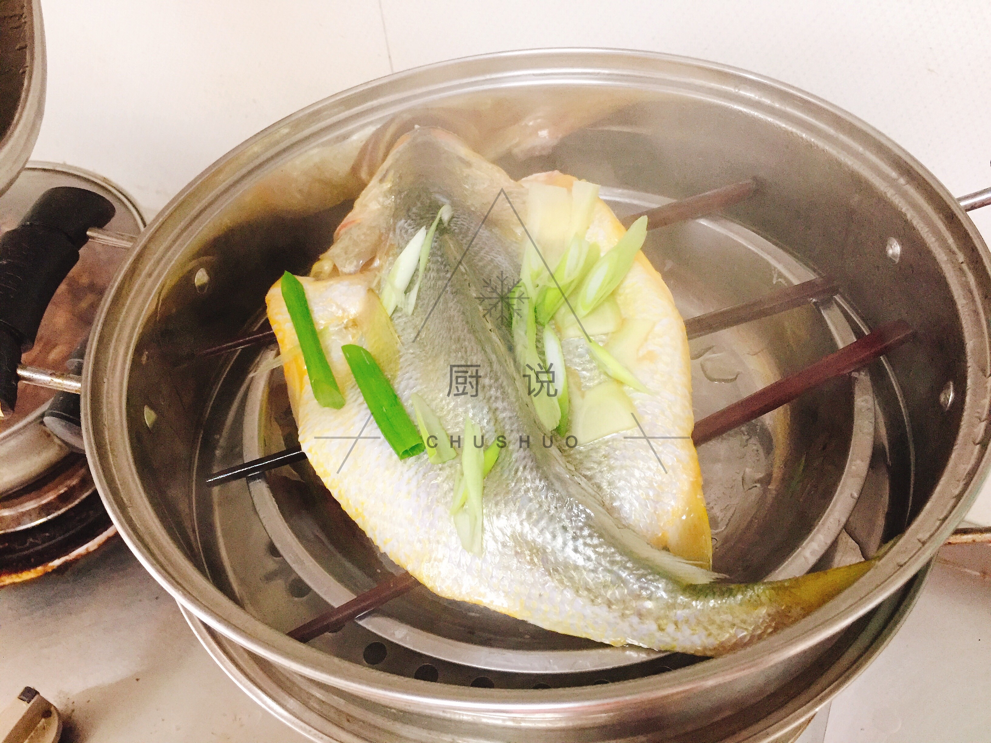 家常清蒸黄花鱼的做法 步骤7