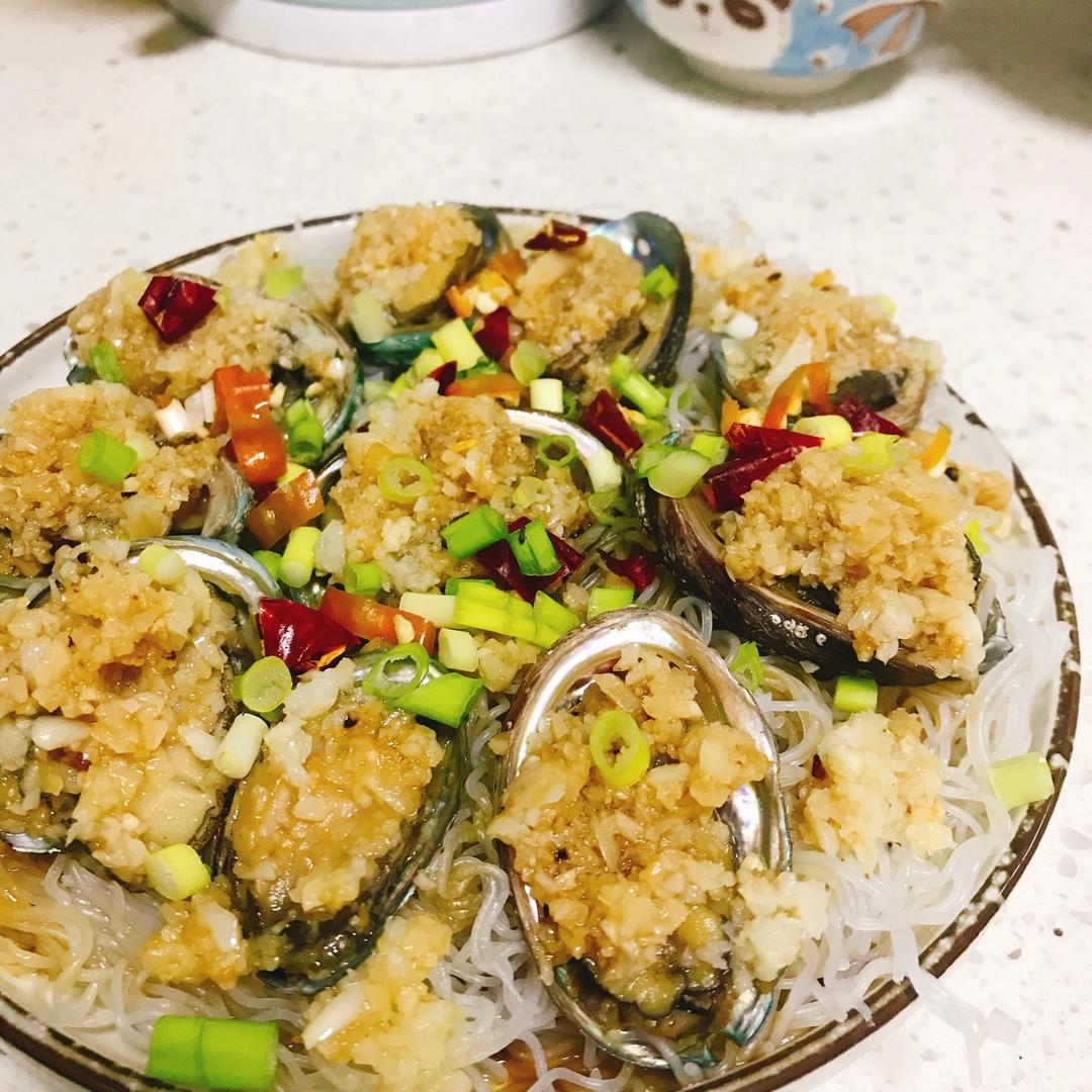 蒜蓉粉丝蒸鲍鱼