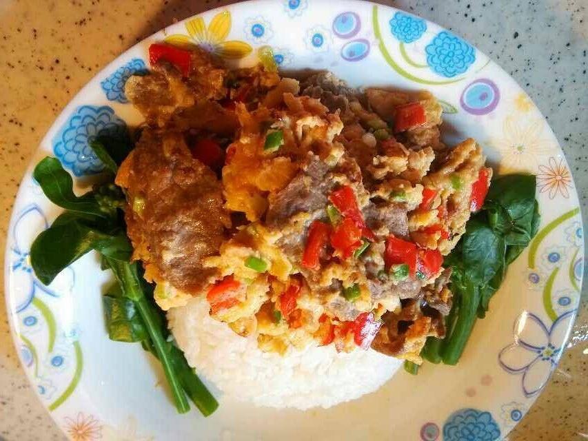 牛肉滑蛋简餐的做法