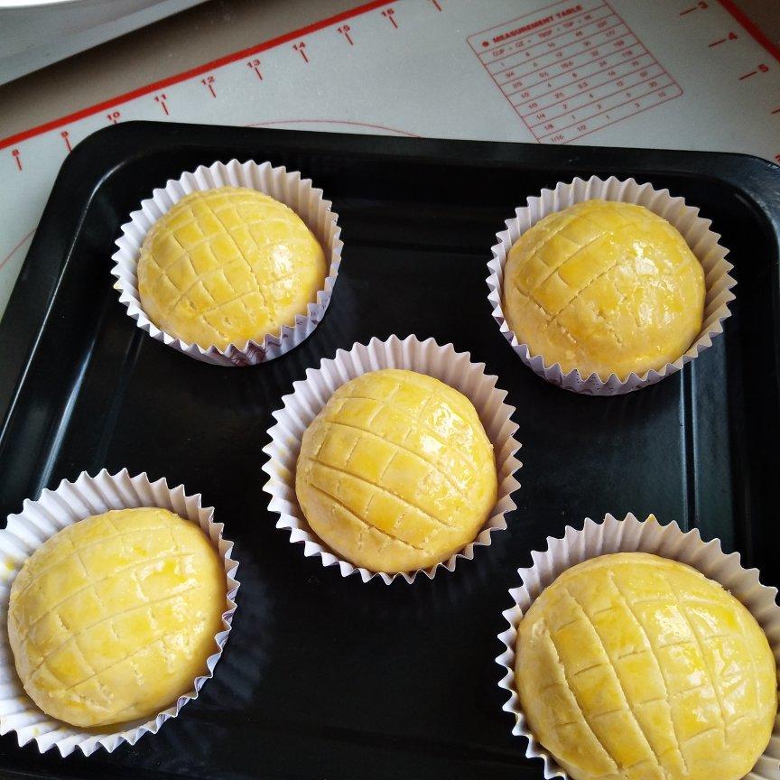 好吃到炸裂的港式菠萝包（附带制作酥皮的小视频）