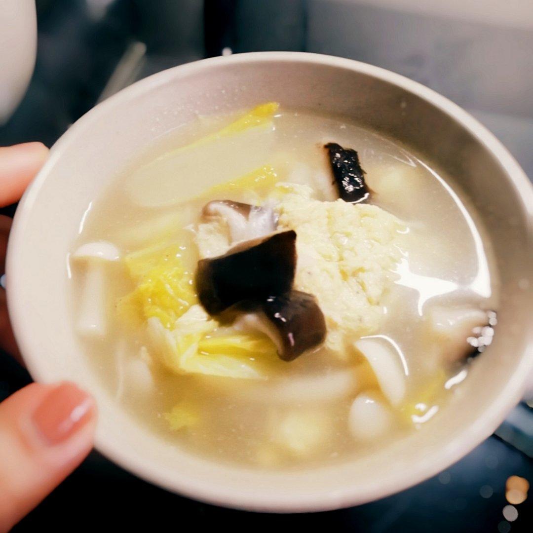 厨师长教你：“香菇白菜汤”的家常做法，简单易学营养美味