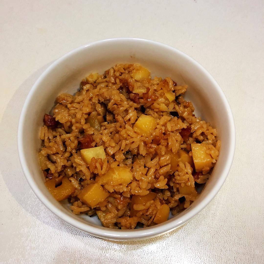 土豆腊肠焖饭（电饭锅版）