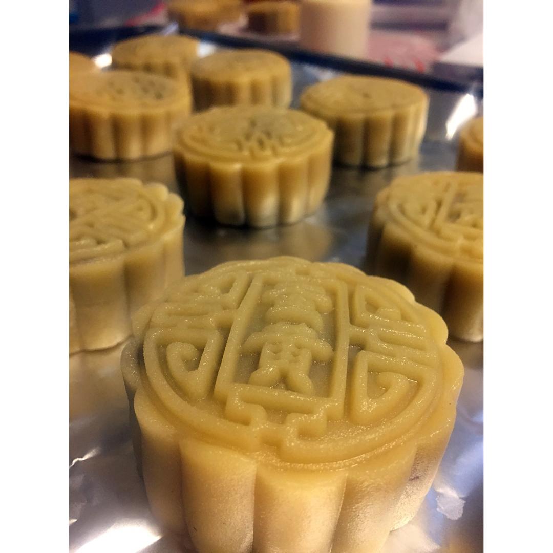 广式月饼—蛋黄莲蓉月饼