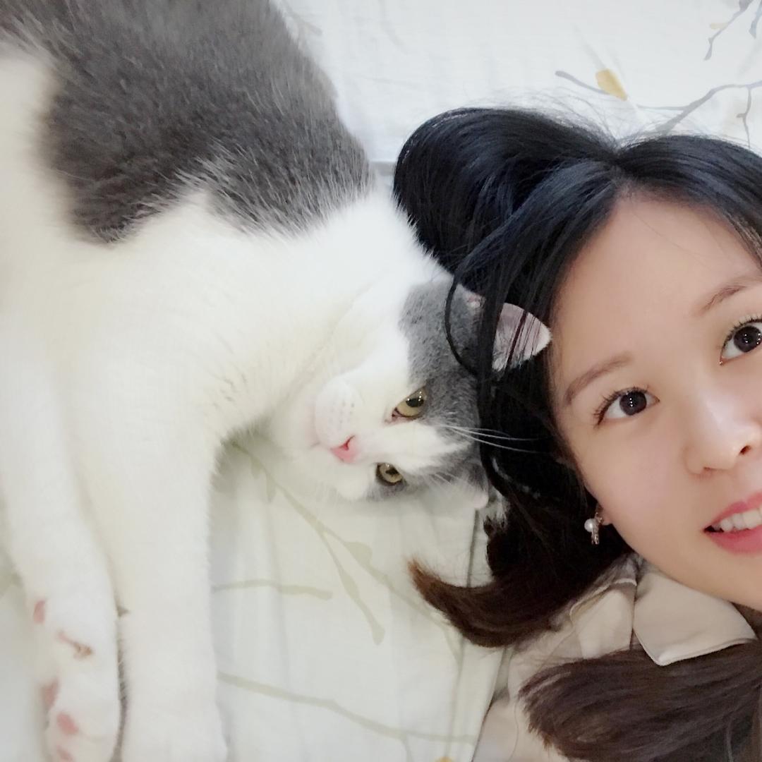 毛毛大人爱撒娇
