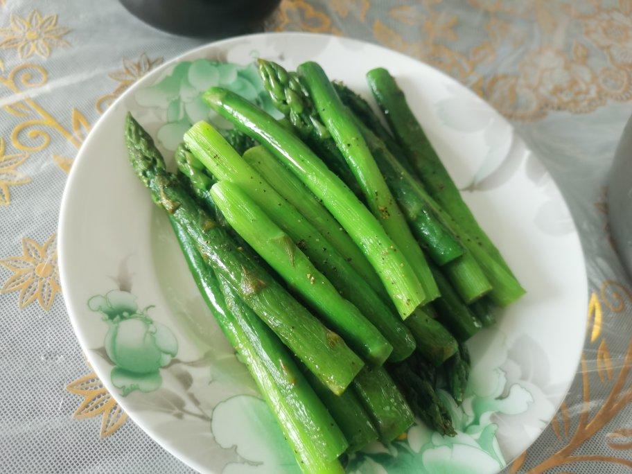 黑胡椒煎芦笋（新手水焯版）——牛排搭档