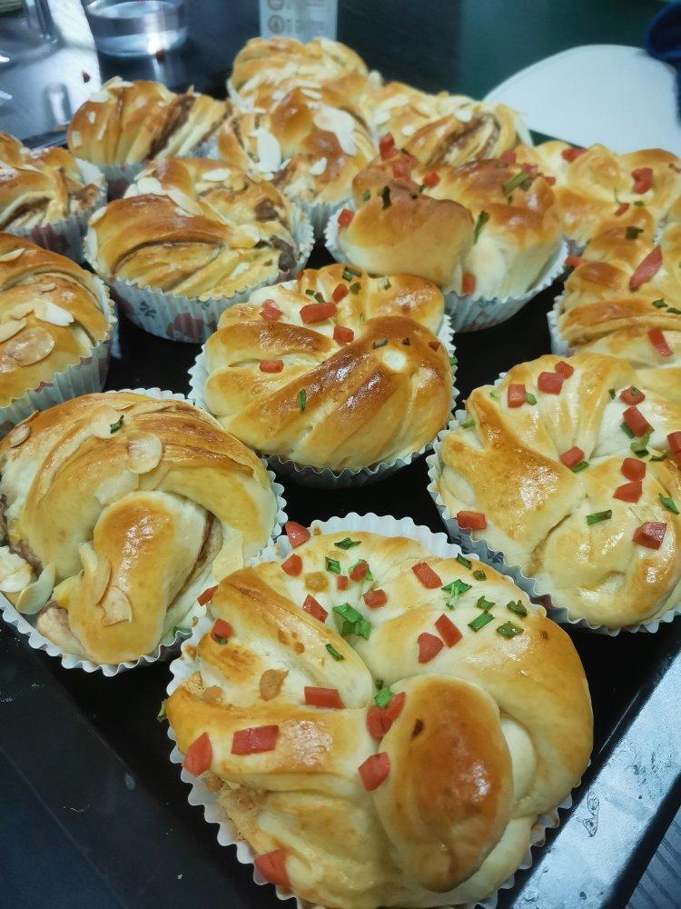 像棉花般柔软的炼乳小餐包，新手一次成功