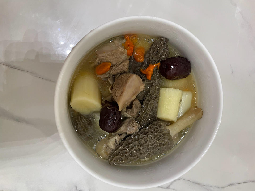 羊肚菌山药鸡汤