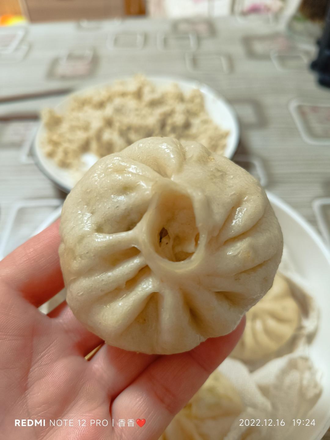 鸡蛋圆白菜素包子